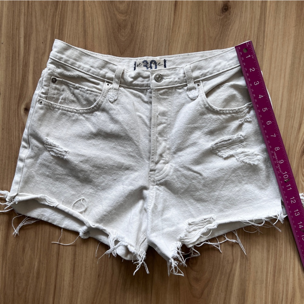 Free People We The Free White Denim Distressed Shorts 3in inseam size US30